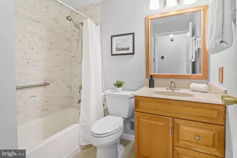 Bath - 2935 Beaver Brook Ct, Pasadena, MD 21122 photo 2 of 2