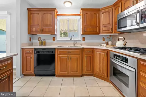 Kitchen - 2935 Beaver Brook Ct, Pasadena, MD 21122 photo 2 of 2