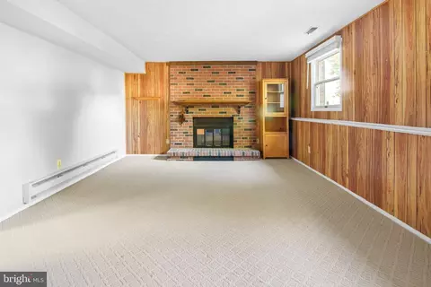 Living - 2935 Beaver Brook Ct, Pasadena, MD 21122 photo 3 of 3