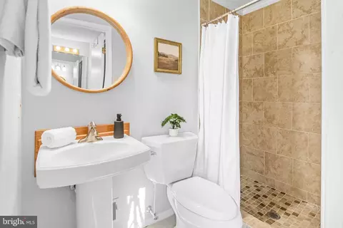 Bath - 2935 Beaver Brook Ct, Pasadena, MD 21122 photo 1 of 2