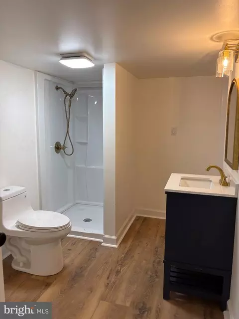 Bath - 700 Miller Rd, Annapolis, MD 21401 photo 2 of 2