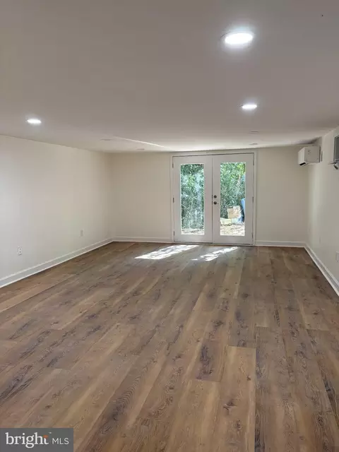 Living - 700 Miller Rd, Annapolis, MD 21401 photo 3 of 3