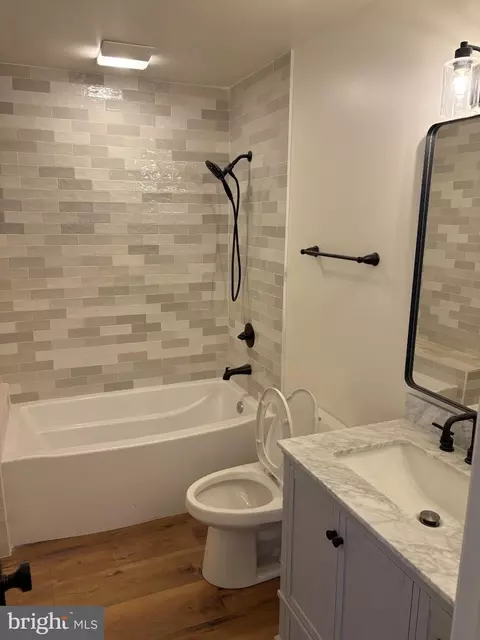 Bath - 700 Miller Rd, Annapolis, MD 21401 photo 1 of 2
