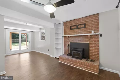 Living - 145 Delos Ct, Pasadena, MD 21122 photo 6 of 8