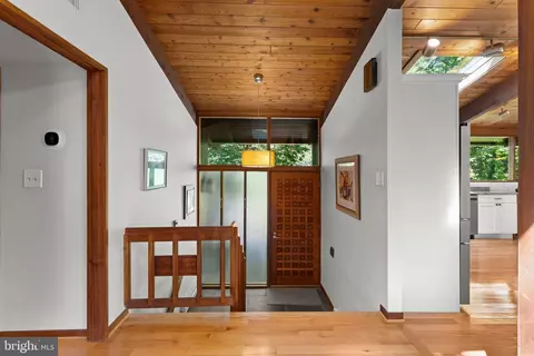 Entry Way - 1707 Trinity Pl, Annapolis, MD 21401 photo 1 of 2