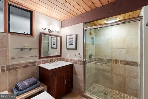 Bath - 1707 Trinity Pl, Annapolis, MD 21401 photo 3 of 3