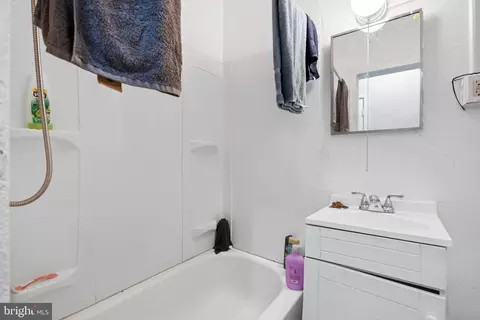 Bath - 923 1st St, Brooklyn, MD 21225 photo 2 of 3
