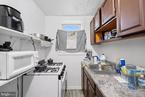 Entry Way - 923 1st St, Brooklyn, MD 21225 photo 11 of 13