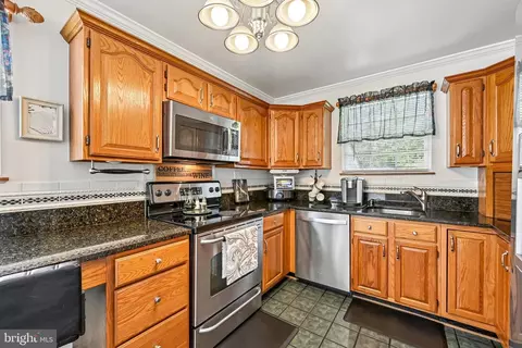 Kitchen - 179 9th St, Pasadena, MD 21122 photo 6 of 8