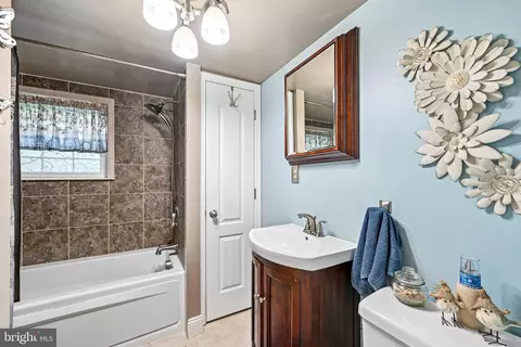 Bath - 179 9th St, Pasadena, MD 21122 photo 2 of 3
