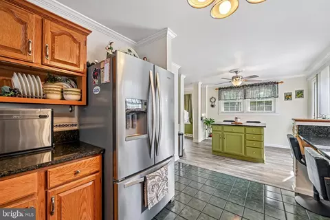 Kitchen - 179 9th St, Pasadena, MD 21122 photo 4 of 8