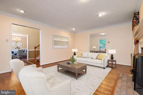 Living - 2113 Crossgate Dr, Crofton, MD 21114 photo 2 of 7