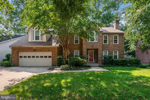 Exterior - 2113 Crossgate Dr, Crofton, MD 21114 photo 6 of 12