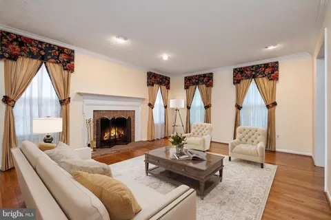 Living - 2113 Crossgate Dr, Crofton, MD 21114 photo 1 of 7