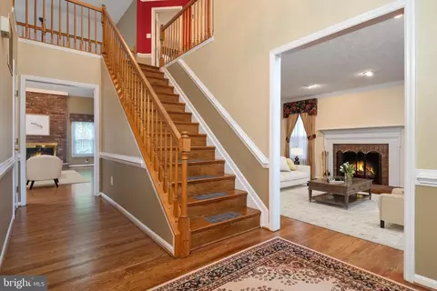 Entry Way - 2113 Crossgate Dr, Crofton, MD 21114 photo 2 of 4