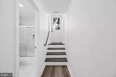 Entry Way - 456 Deale Rd, Deale, MD 20751 photo 16 of 16