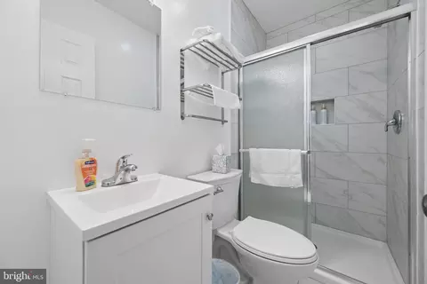 Bath - 456 Deale Rd, Deale, MD 20751 photo 2 of 3