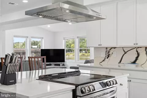 Kitchen - 456 Deale Rd, Deale, MD 20751 photo 7 of 14