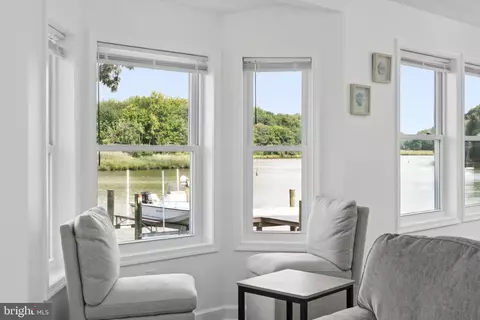 Living - 456 Deale Rd, Deale, MD 20751 photo 4 of 4