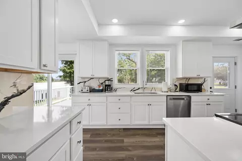 Kitchen - 456 Deale Rd, Deale, MD 20751 photo 10 of 14