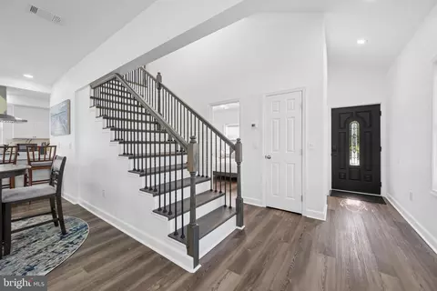 Entry Way - 456 Deale Rd, Deale, MD 20751 photo 2 of 16