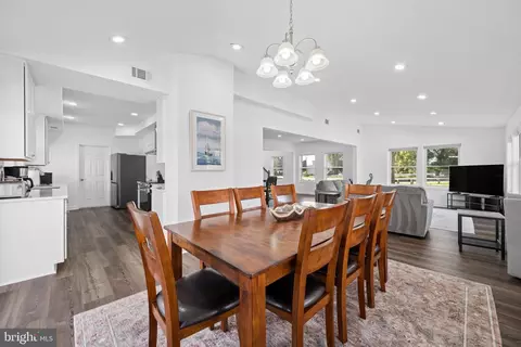 Dining - 456 Deale Rd, Deale, MD 20751 photo 6 of 8