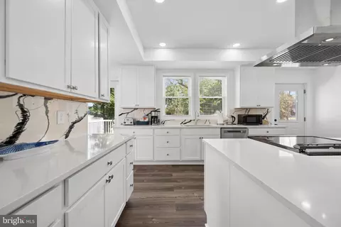 Kitchen - 456 Deale Rd, Deale, MD 20751 photo 8 of 14