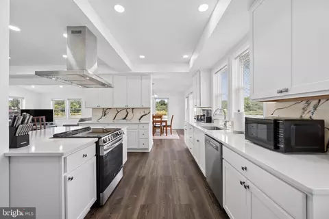 Kitchen - 456 Deale Rd, Deale, MD 20751 photo 14 of 14