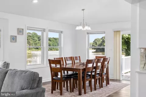 Dining - 456 Deale Rd, Deale, MD 20751 photo 1 of 8
