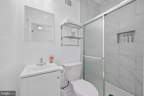 Bath - 456 Deale Rd, Deale, MD 20751 photo 1 of 3
