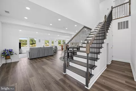 Entry Way - 456 Deale Rd, Deale, MD 20751 photo 9 of 16