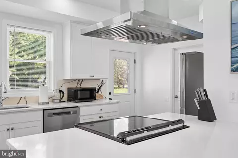 Kitchen - 456 Deale Rd, Deale, MD 20751 photo 5 of 14