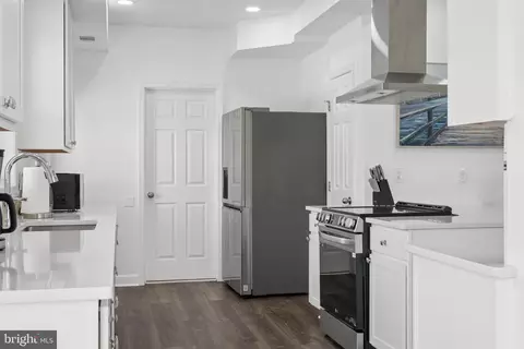 Entry Way - 456 Deale Rd, Deale, MD 20751 photo 4 of 16