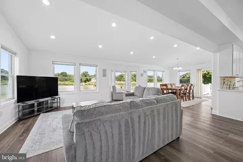 Living - 456 Deale Rd, Deale, MD 20751 photo 1 of 4
