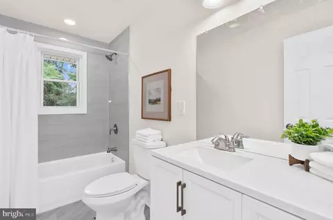 Bath - 444 Ruth Rd, Arnold, MD 21012 photo 1 of 2