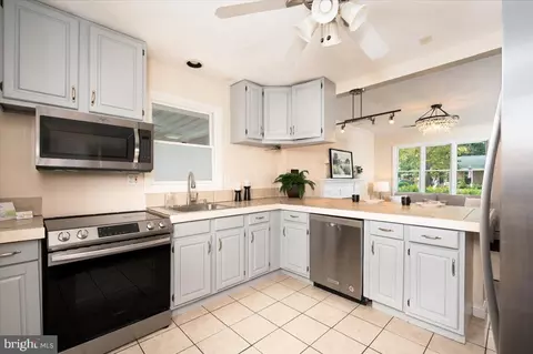 Kitchen - 8469 Main Ave, Pasadena, MD 21122 photo 2 of 2