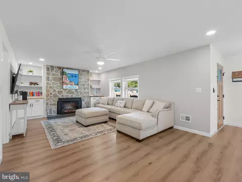 Living - 7845 June Dr, Pasadena, MD 21122 photo 2 of 7