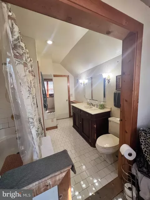 Bath - 324 Cove Rd, Riva, MD 21140 photo 2 of 3