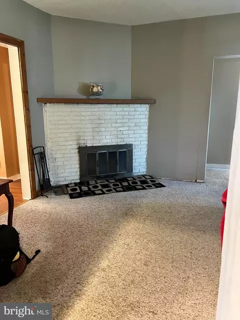 Living - 324 Cove Rd, Riva, MD 21140 photo 2 of 3