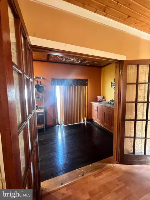Entry Way - 324 Cove Rd, Riva, MD 21140 photo 3 of 6