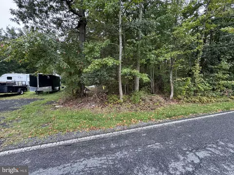1635 Wall Dr, Pasadena, MD 21122 photo 2