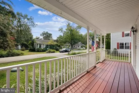 Exterior - 1623 Chesapeake Ln, Edgewater, MD 21037 photo 2 of 5