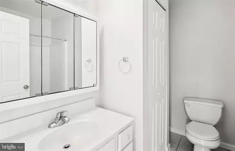 Bath - 1623 Chesapeake Ln, Edgewater, MD 21037 photo 2 of 3