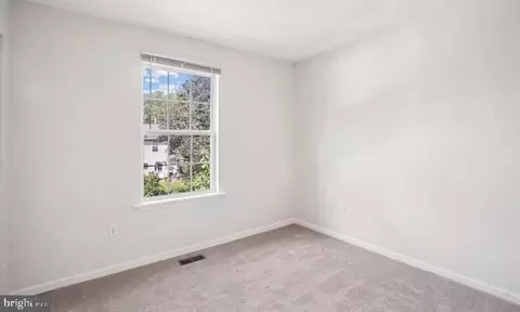 Bedroom - 1623 Chesapeake Ln, Edgewater, MD 21037 photo 3 of 3