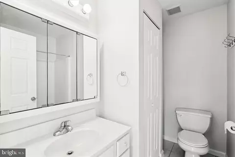 Bath - 1623 Chesapeake Ln, Edgewater, MD 21037 photo 3 of 3