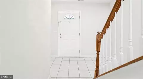 Entry Way - 1623 Chesapeake Ln, Edgewater, MD 21037 photo 2 of 2