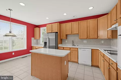 Kitchen - 803 Quartz Flake Ct, Odenton, MD 21113 photo 3 of 3