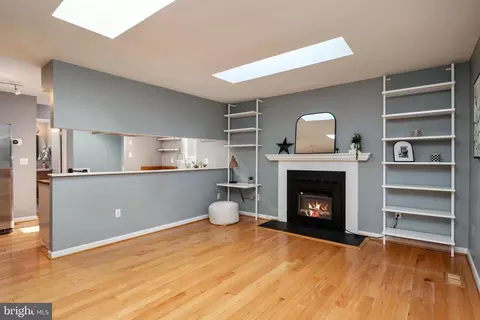 Living - 906 Jackson St, Annapolis, MD 21403 photo 3 of 5