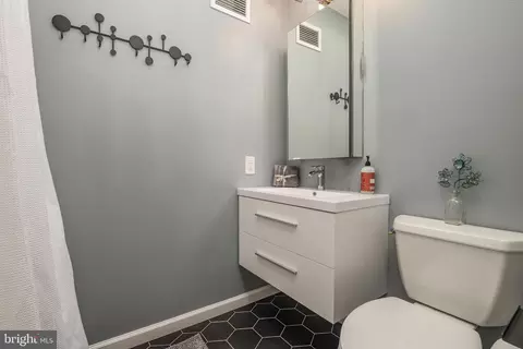 Bath - 906 Jackson St, Annapolis, MD 21403 photo 1 of 2