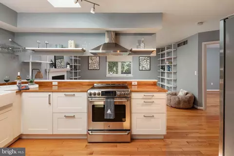 Kitchen - 906 Jackson St, Annapolis, MD 21403 photo 3 of 4